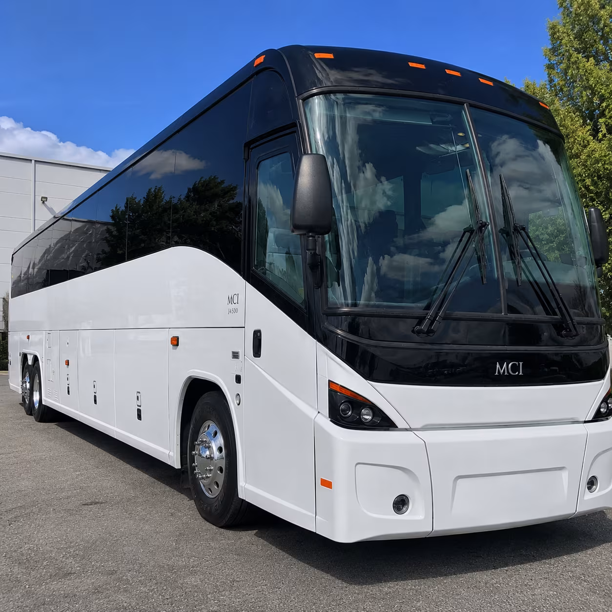 personnel shuttles between simi valley and naval base ventura county